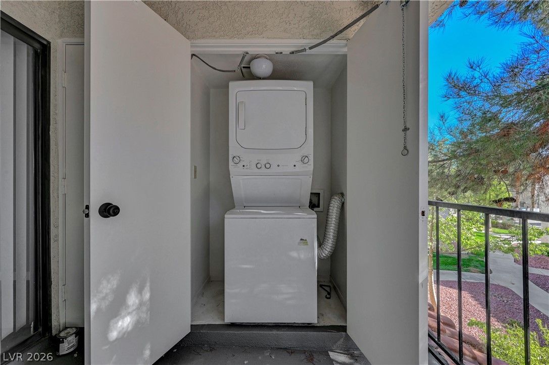 4730 Nara Vista Way 202 — photo 2