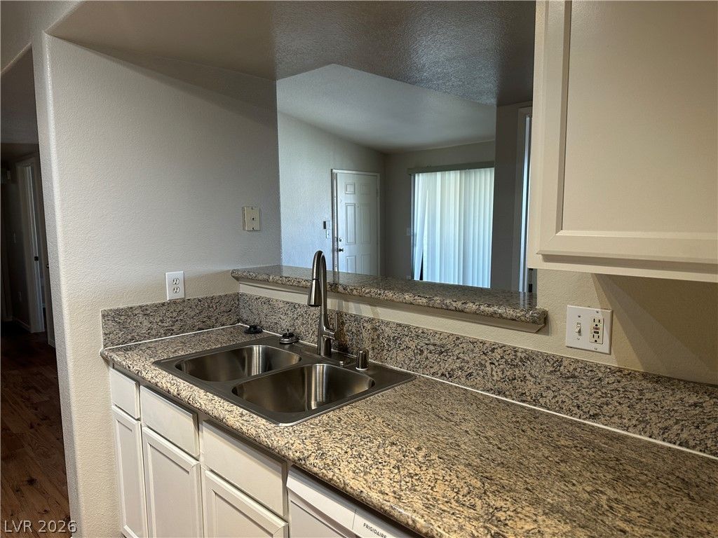 950 SEVEN HILLS Drive 1321 — photo 3