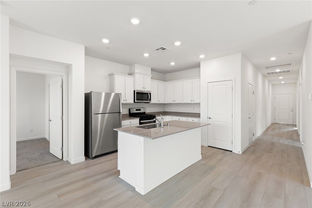 2754 Avril Point Street — photo 2 of 7