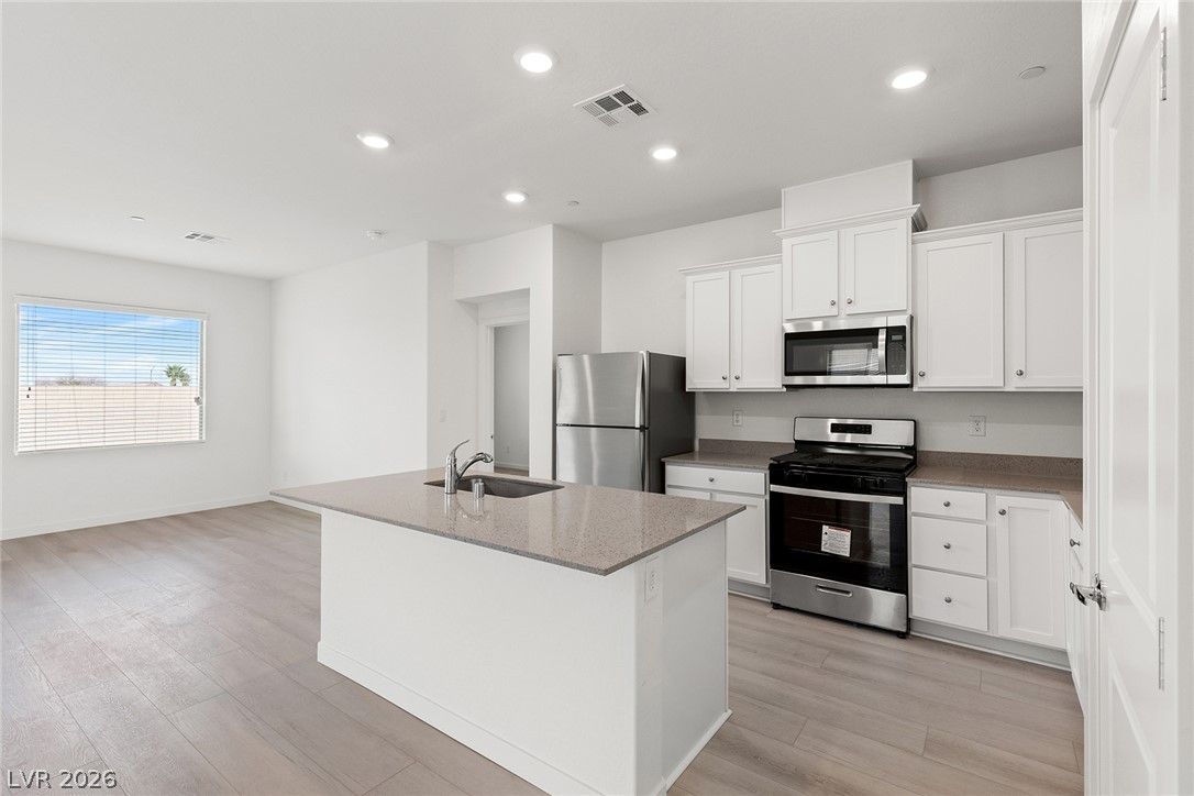 2754 Avril Point Street — photo 3 of 7