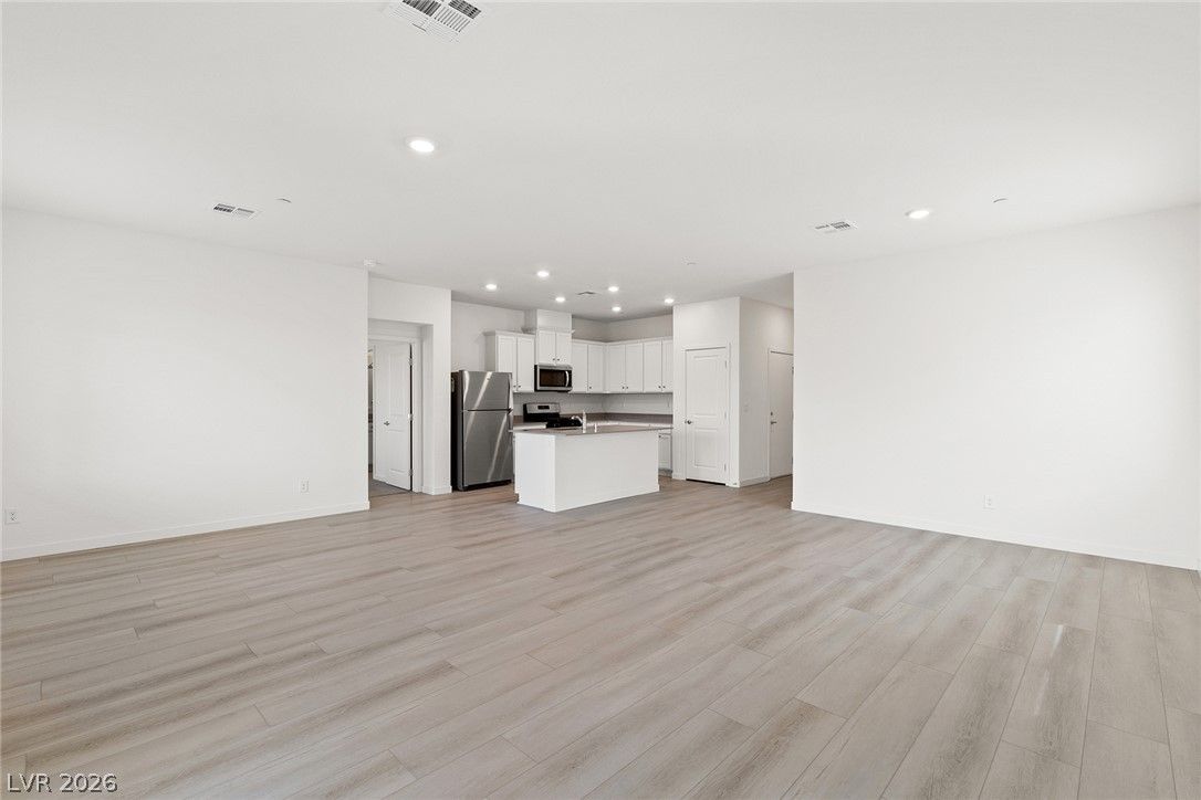 2754 Avril Point Street — photo 4 of 7