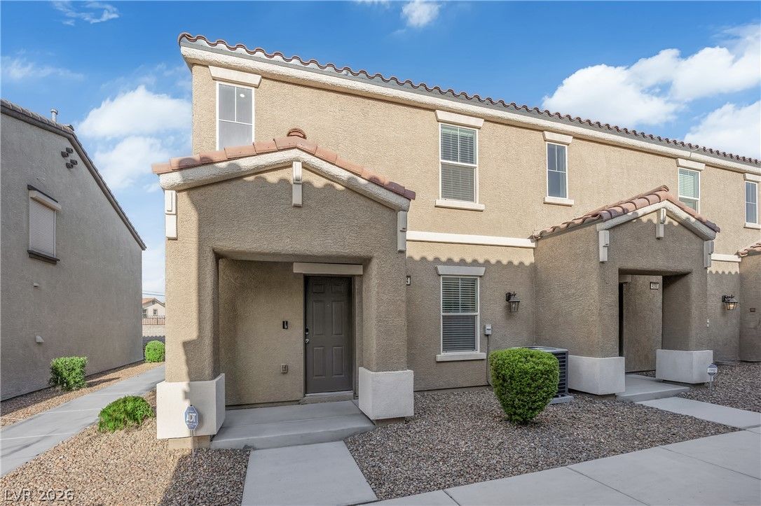 4594 Ingleton Circle — photo 2
