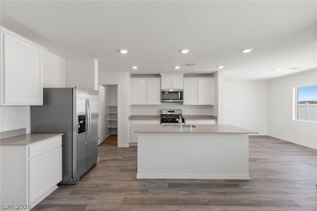 6740 Magnolia River Avenue — photo 3 of 8