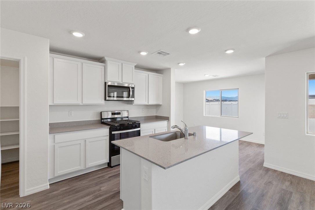 6740 Magnolia River Avenue — photo 4 of 8