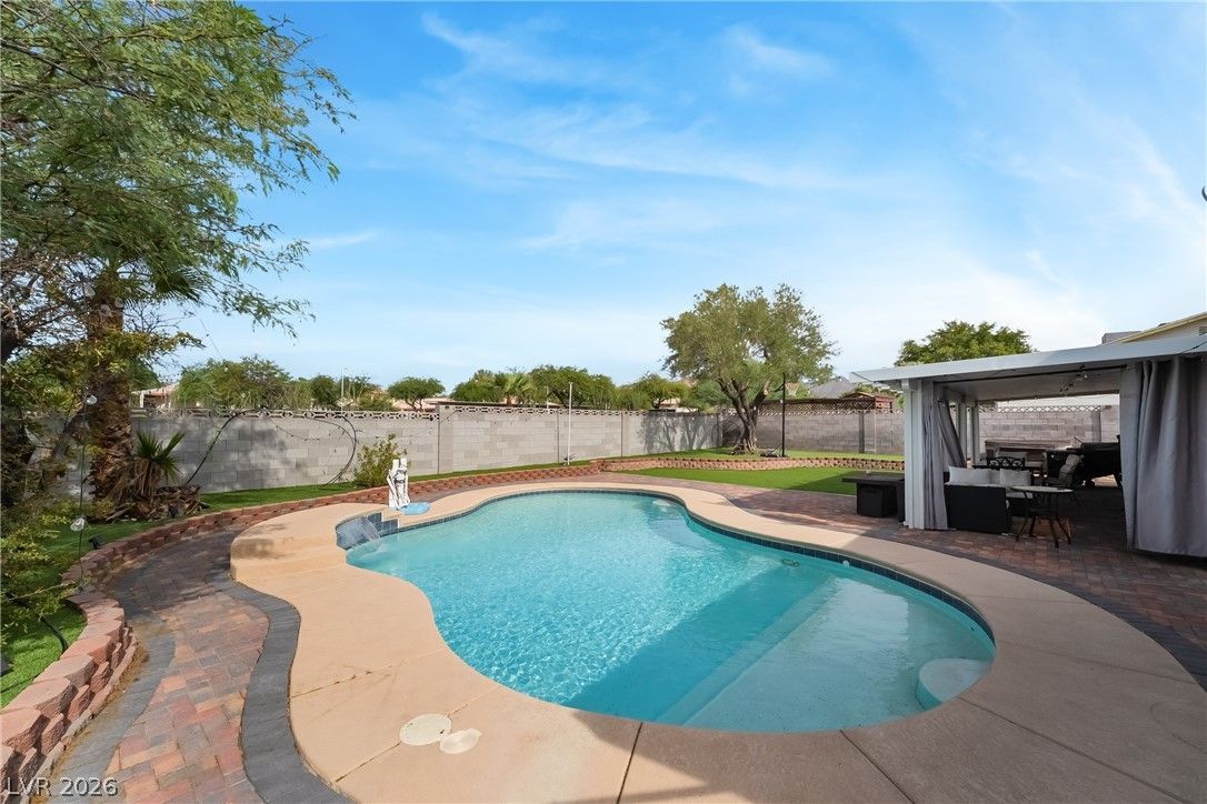 1404 Gloria Lane — photo 4 of 31