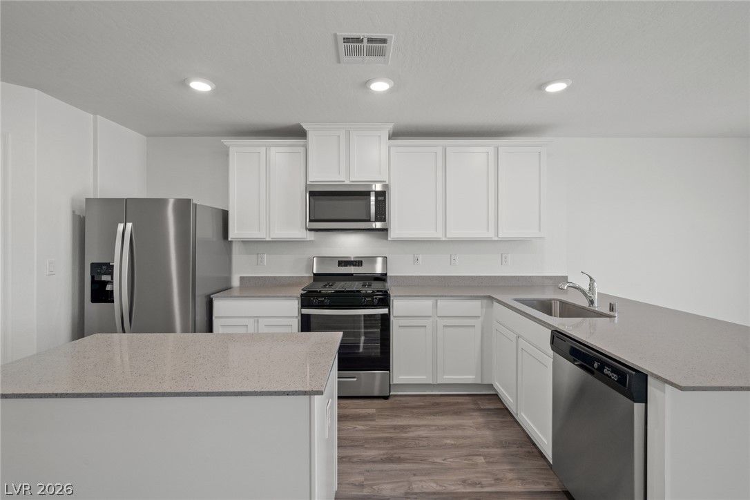6722 Magnolia River Avenue — photo 3 of 8