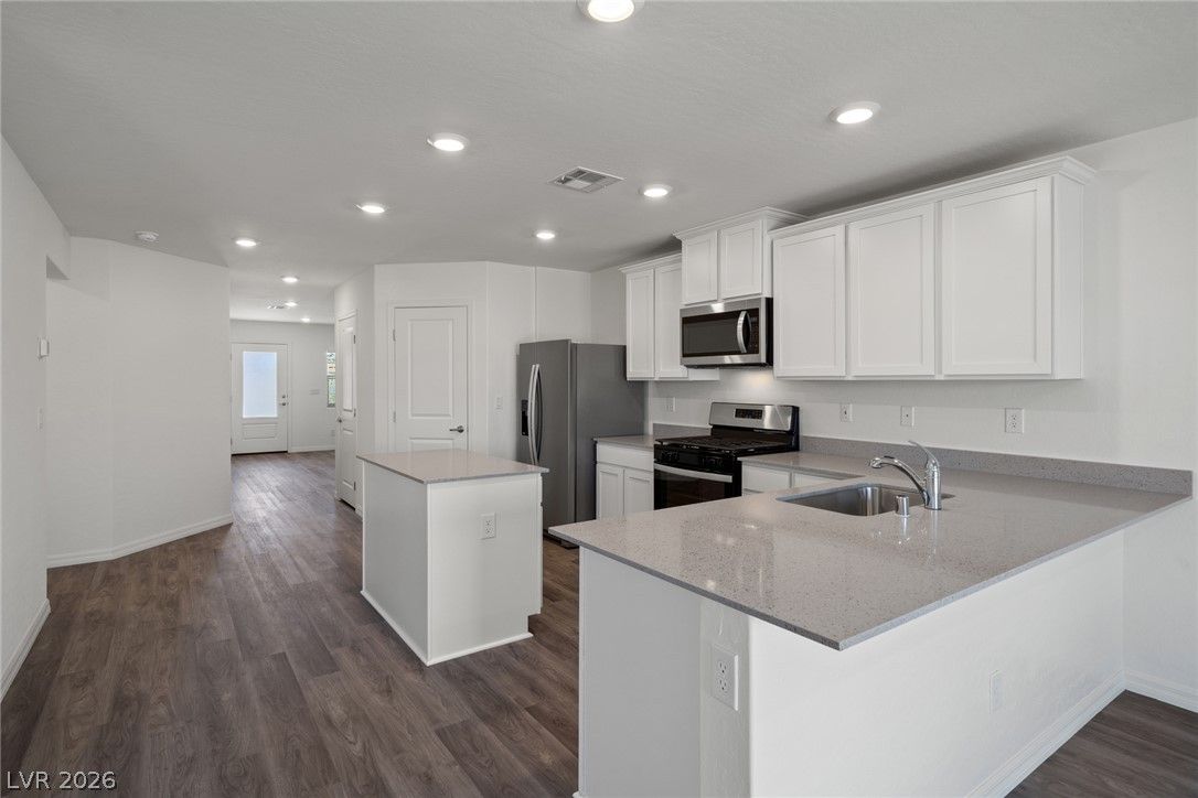 6722 Magnolia River Avenue — photo 4 of 8