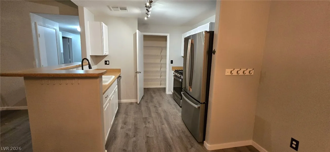8250 North Grand Canyon Drive 1084 — photo 2 of 8