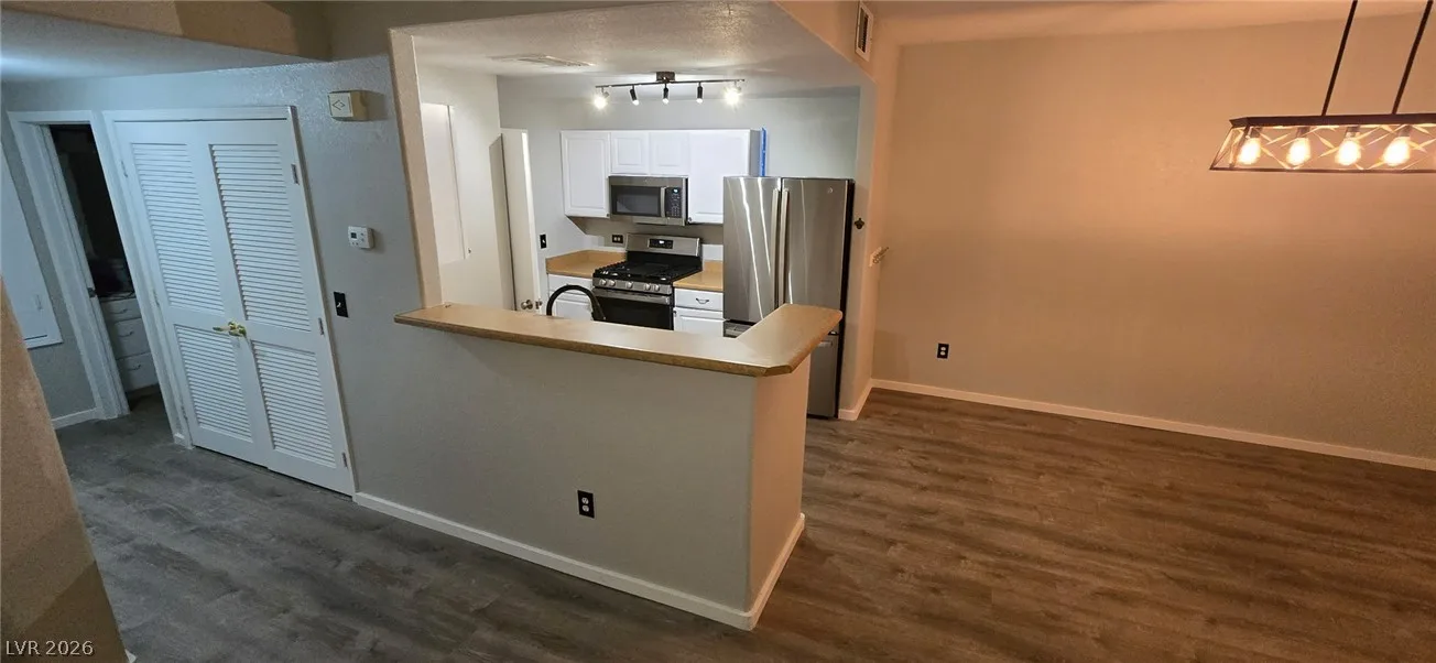 8250 North Grand Canyon Drive 1084 — photo 3 of 8