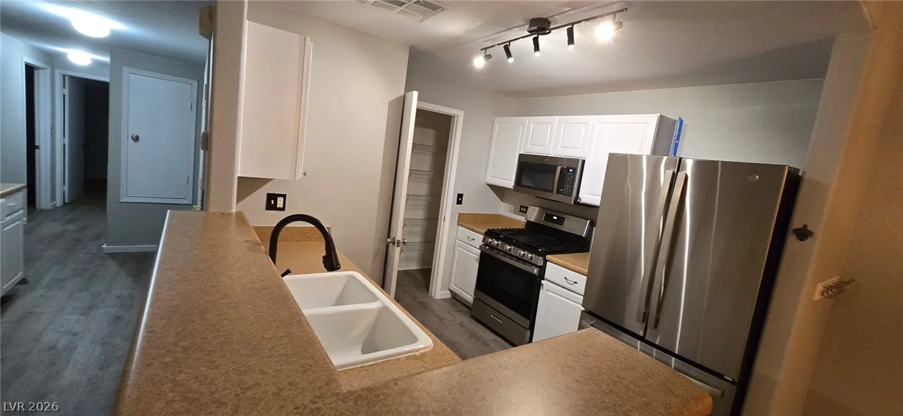 8250 North Grand Canyon Drive 1084 — photo 5 of 8