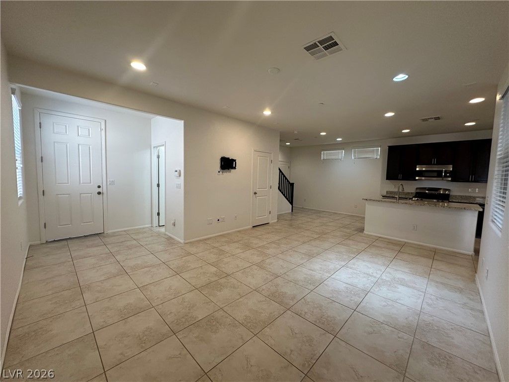 7563 Whitman Colonial Street — photo 2