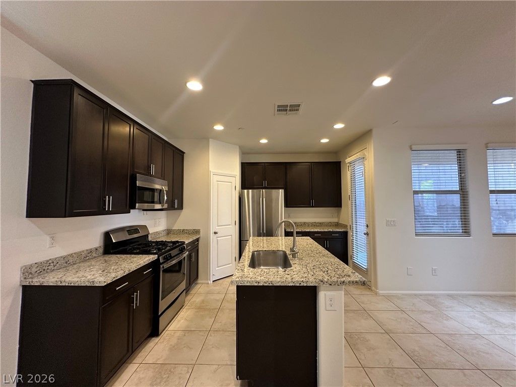 7563 Whitman Colonial Street — photo 4