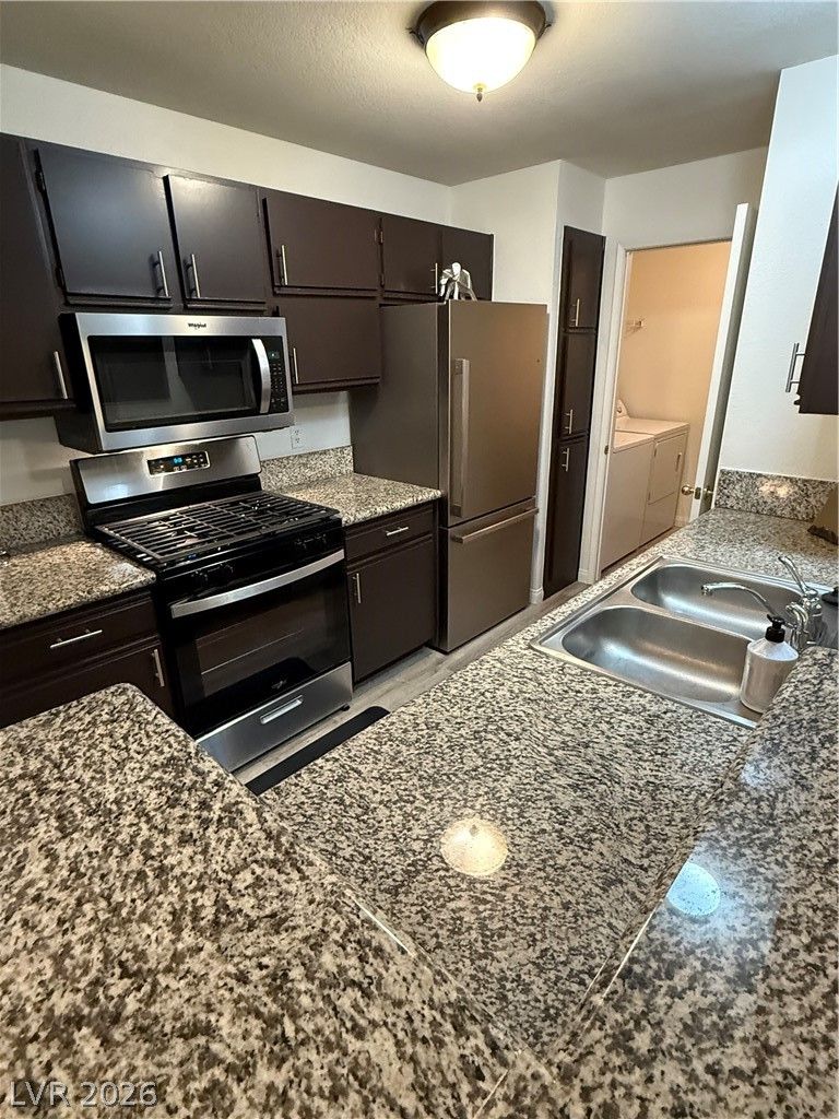 2200 South FORT APACHE Road 2172 — photo 4