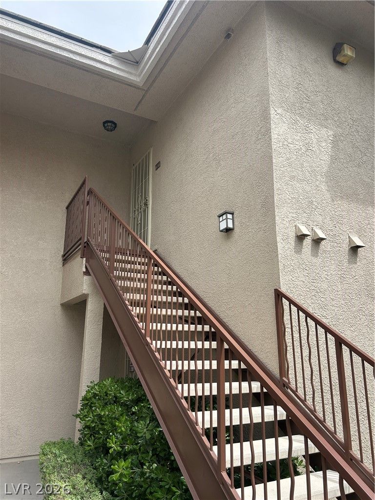 904 Domnus Lane 201 — photo 2 of 18
