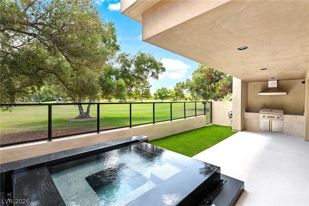 2847 Queens Courtyard Drive — photo 2