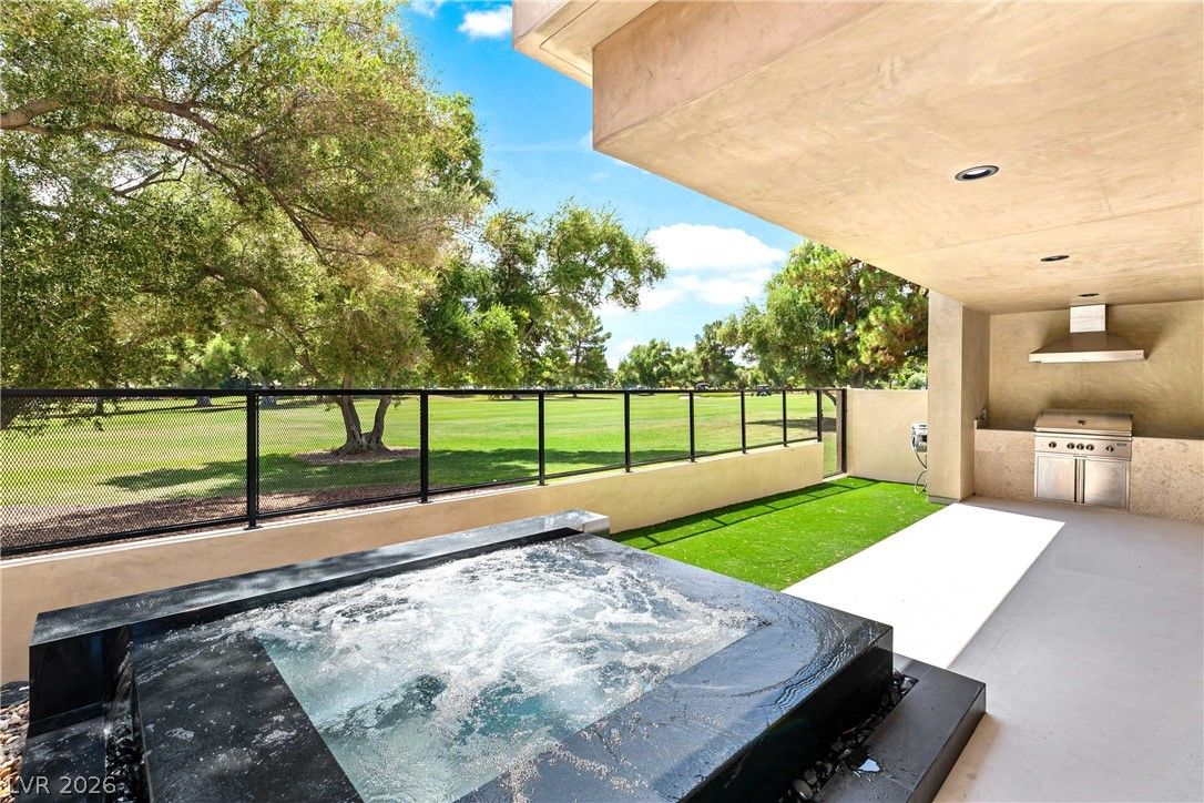 2847 Queens Courtyard Drive — photo 3