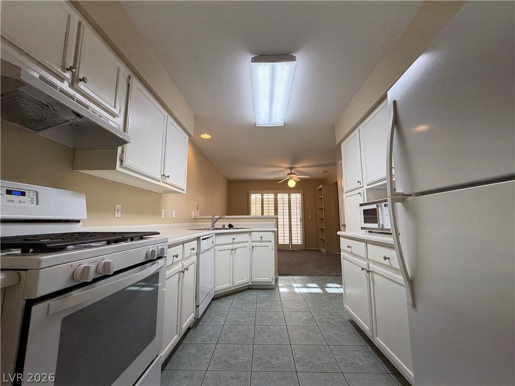 2836 Lone Cliff Drive — photo 5 of 17