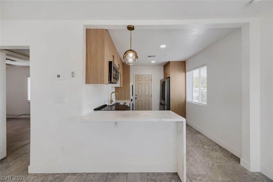 1934 Stanford Street A — photo 4 of 16
