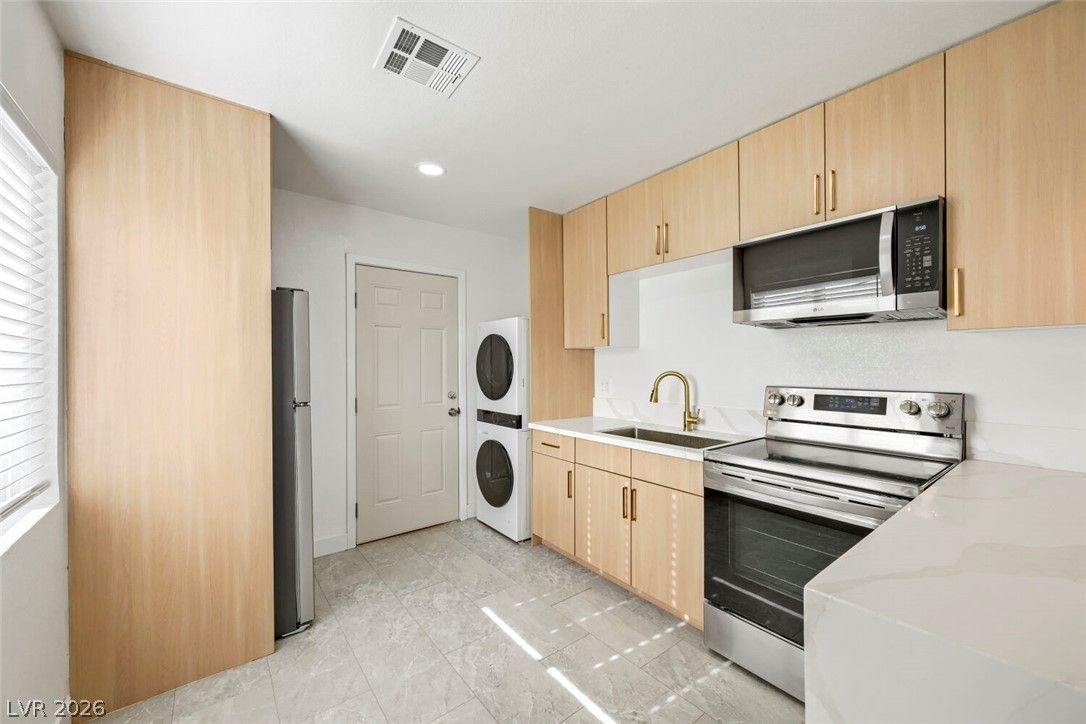 1934 Stanford Street B — photo 3