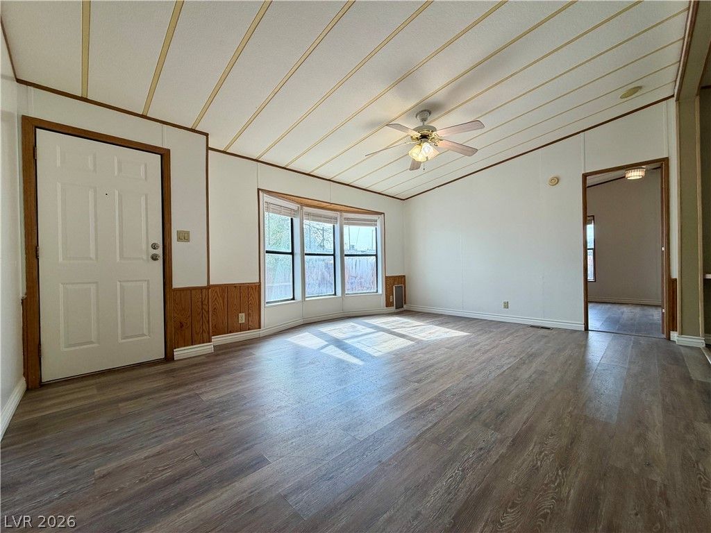 230 Shoshone Lane — photo 4 of 15