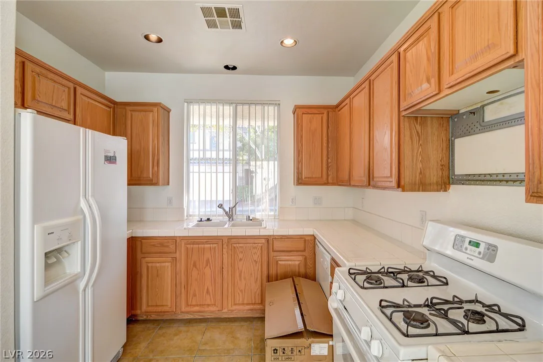 6180 Bridgeport Hills Avenue — photo 3 of 15