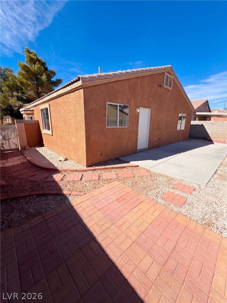 5222 Jewel Canyon Drive — photo 5 of 32