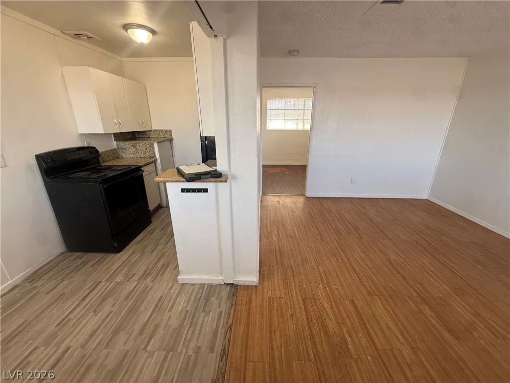 708 Jackson Avenue D — photo 2