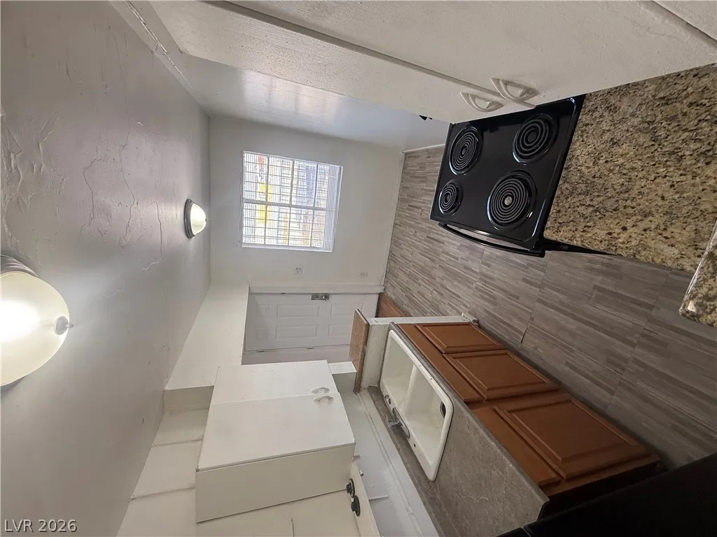 708 Jackson Avenue D — photo 5