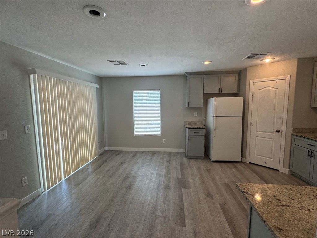 676 Magrath Street — photo 4 of 30