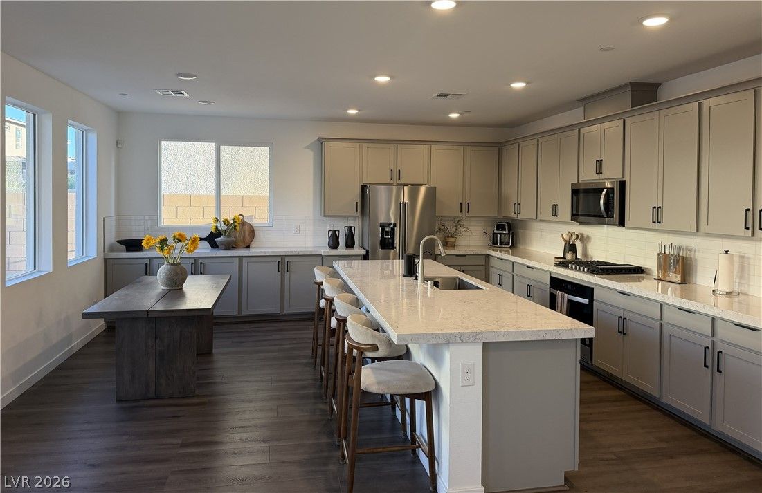862 Camargo Street — photo 3 of 12