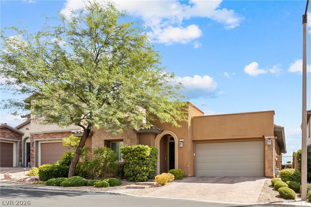 240 Castellari Drive — photo 2