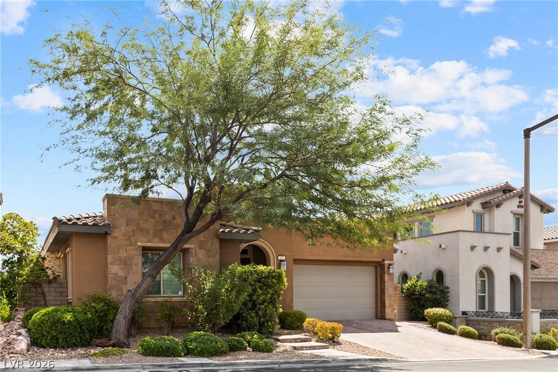 240 Castellari Drive — photo 3