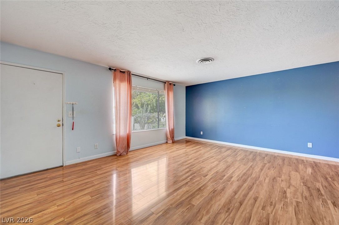 1209 Meadbrook Street — photo 5