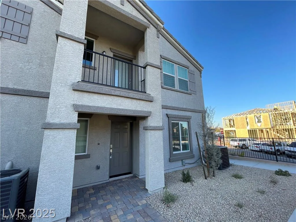 645 Bellus Place — photo 2