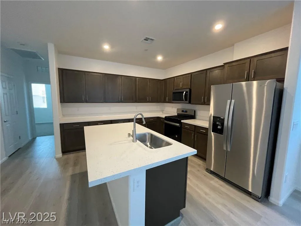 645 Bellus Place — photo 3