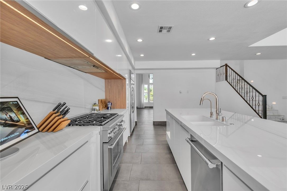7920 Castellon Court — photo 5