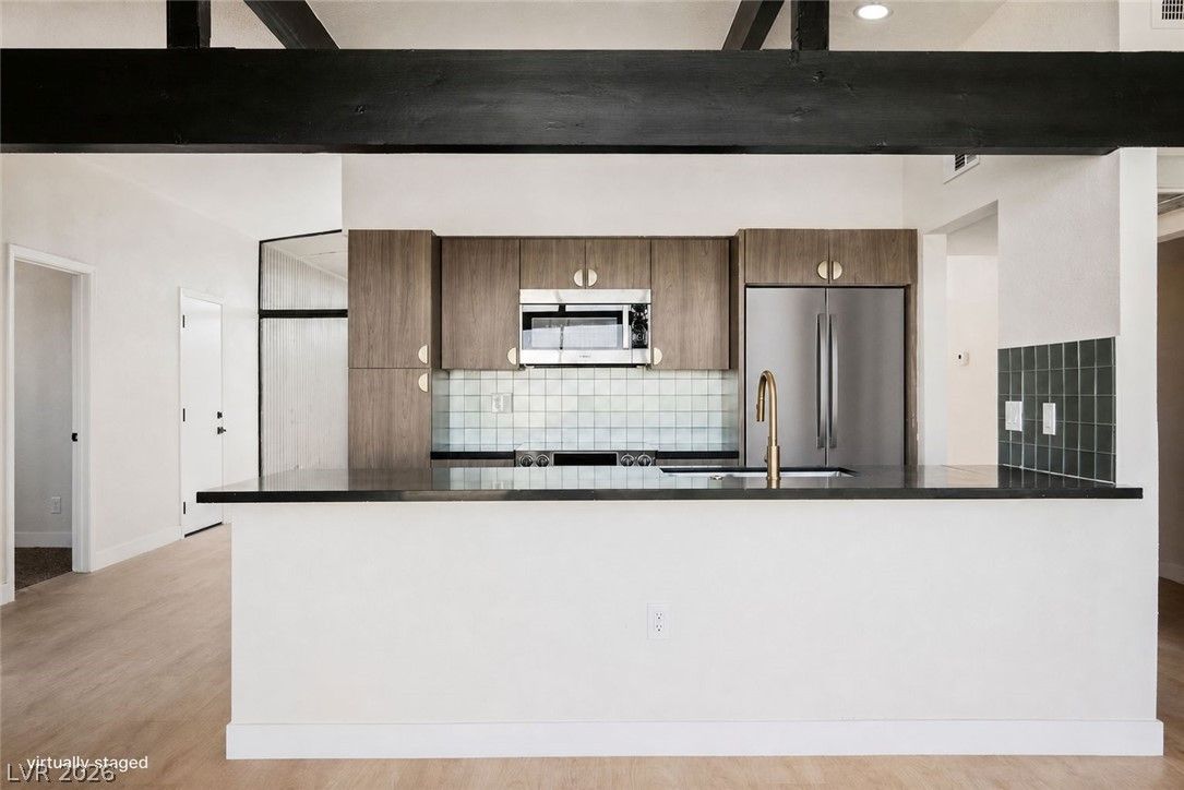 2732 Castle Street — photo 5 of 19