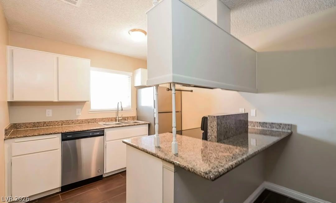 420 Chateau Drive — photo 2 of 7