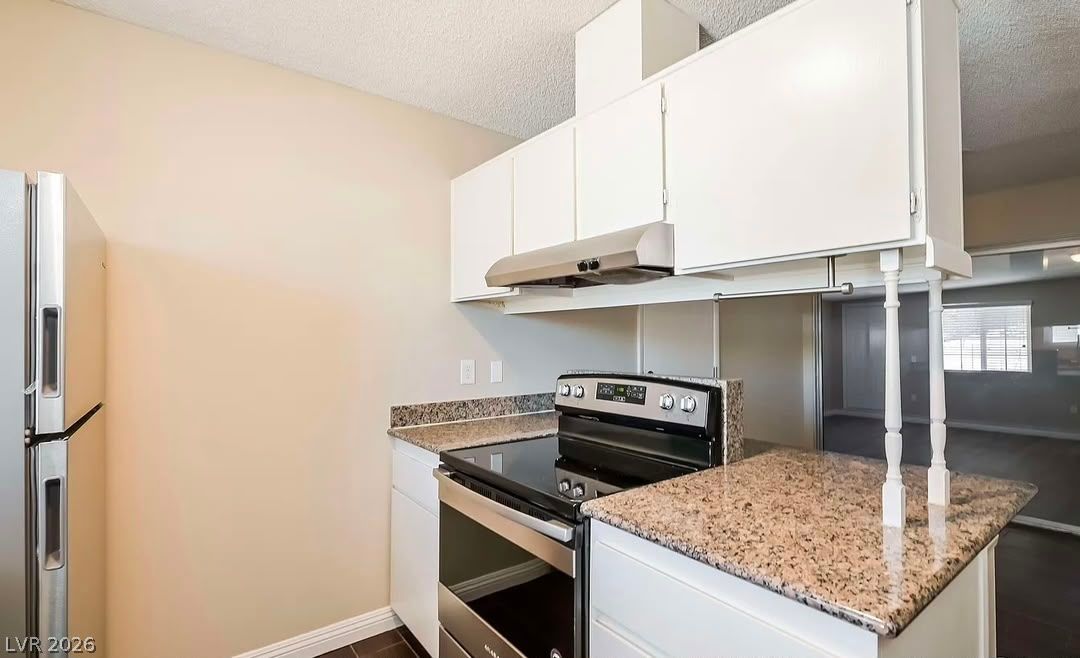 420 Chateau Drive — photo 3 of 7