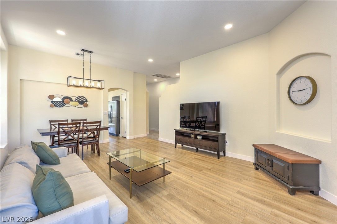 928 Autumn Royal Lane — photo 3 of 25