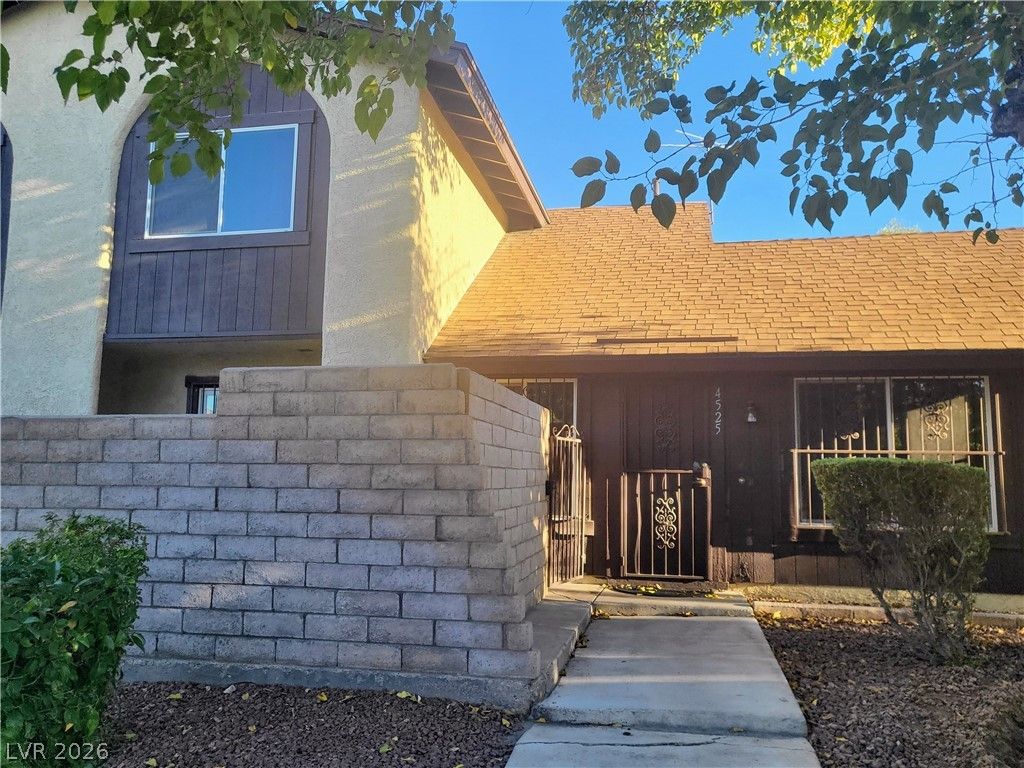 4525 Buena Vista Drive — photo 3 of 13