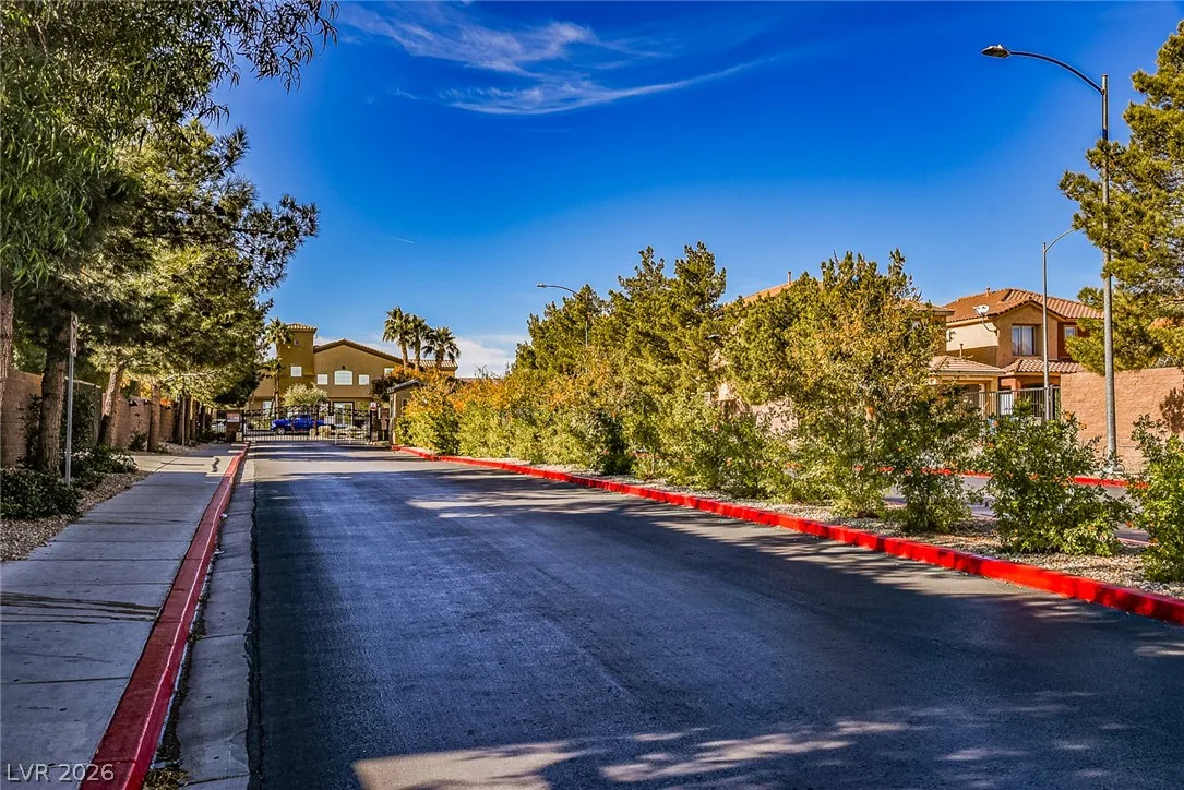 6882 Bronze Meadow Avenue — photo 4