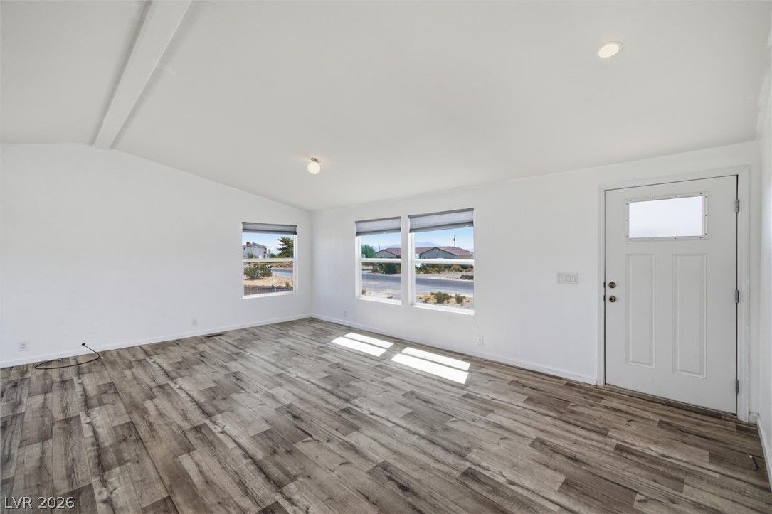 5361 Genoa Avenue — photo 5