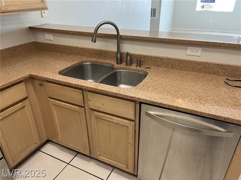 7450 South Eastern Avenue 1059 — photo 4 of 14