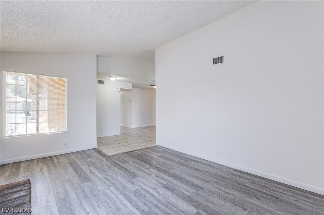 3821 Summer Breeze Circle — photo 5 of 25