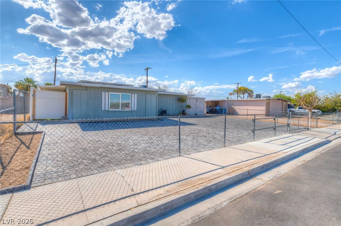 1405 Teton Street — photo 4 of 30