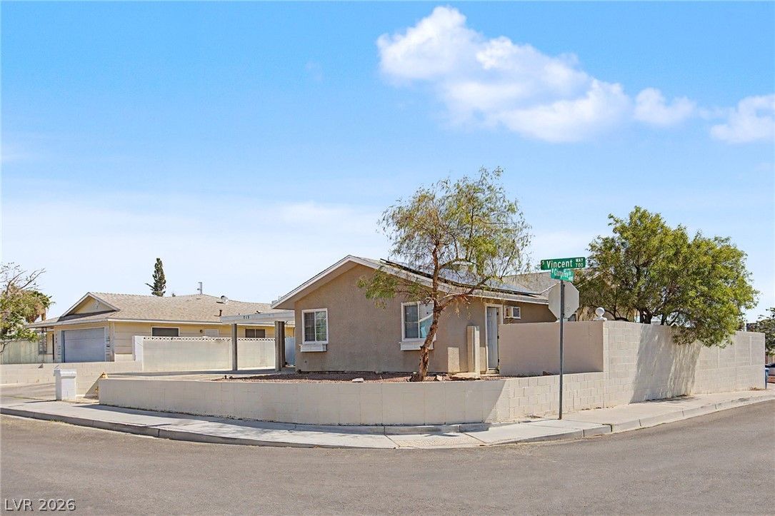 713 Vincent Way — photo 2