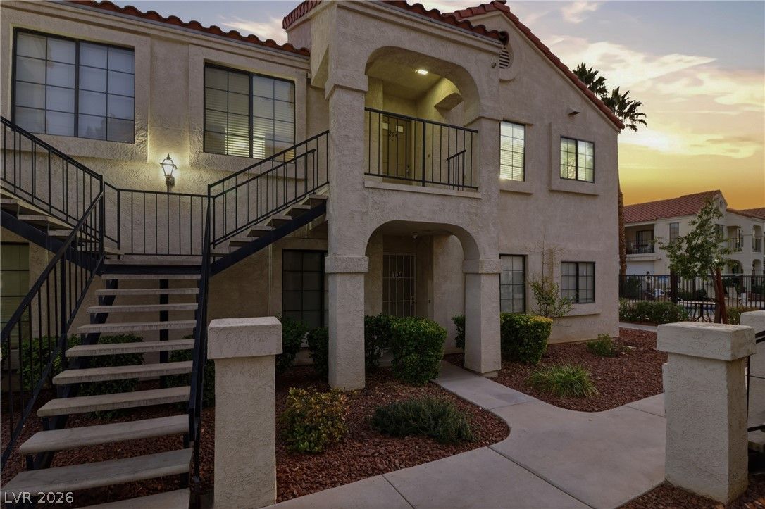 4836 Nara Vista Way 204 — photo 3 of 47