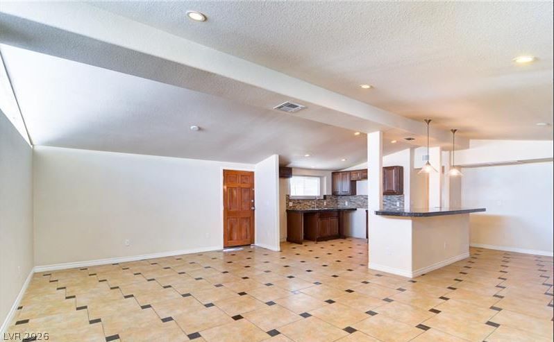 5608 Heron Avenue — photo 2 of 9