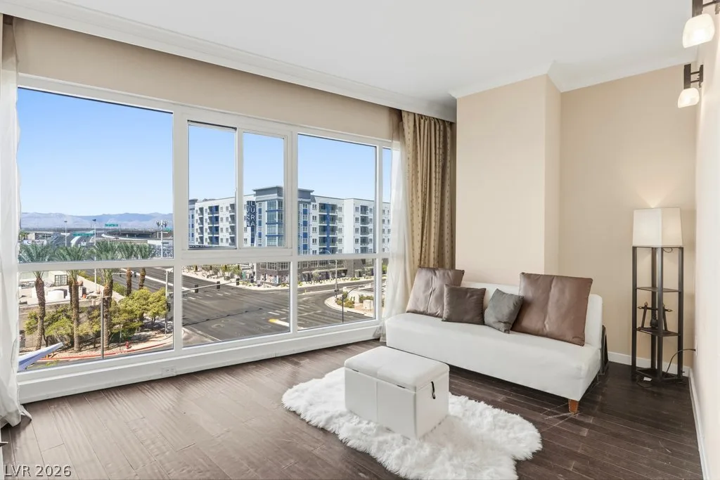 4525 Dean Martin Drive 402 — photo 3